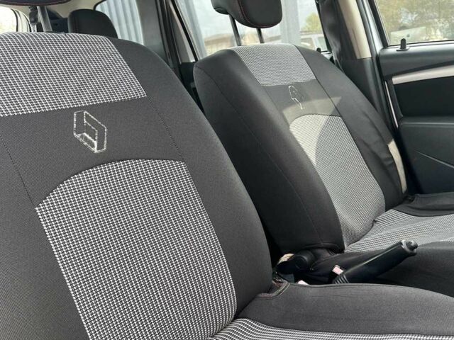 Сірий Рено Дастер, об'ємом двигуна 1.6 л та пробігом 111 тис. км за 8300 $, фото 20 на Automoto.ua