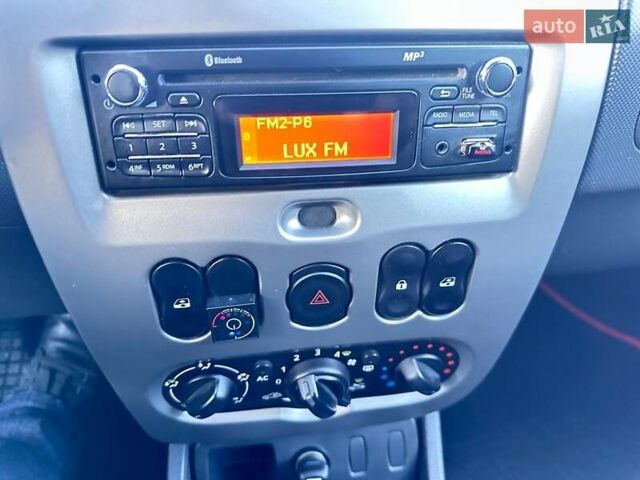 Сірий Рено Дастер, об'ємом двигуна 1.6 л та пробігом 105 тис. км за 8200 $, фото 13 на Automoto.ua