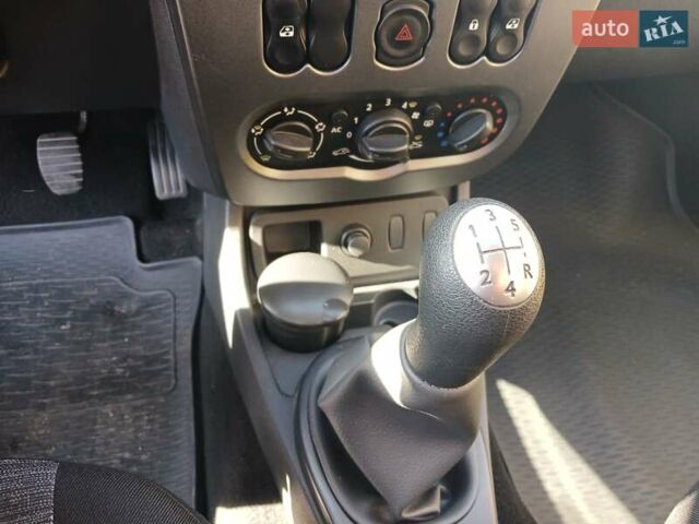 Рено Дастер 2013 в Киеве на Automoto.ua Серый Рено Дастер, объемом двигателя 1.5 л и пробегом 85 тыс. км за 10200 $, фото 2 на Automoto.ua