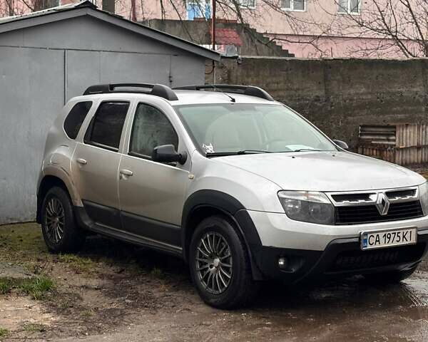 Серый Рено Дастер, объемом двигателя 1.46 л и пробегом 200 тыс. км за 8000 $, фото 2 на Automoto.ua