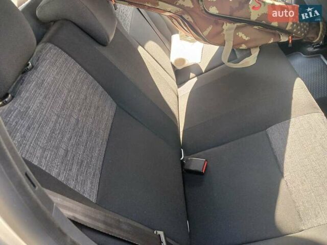Рено Дастер 2013 в Киеве на Automoto.ua Серый Рено Дастер, объемом двигателя 1.5 л и пробегом 85 тыс. км за 10200 $, фото 9 на Automoto.ua