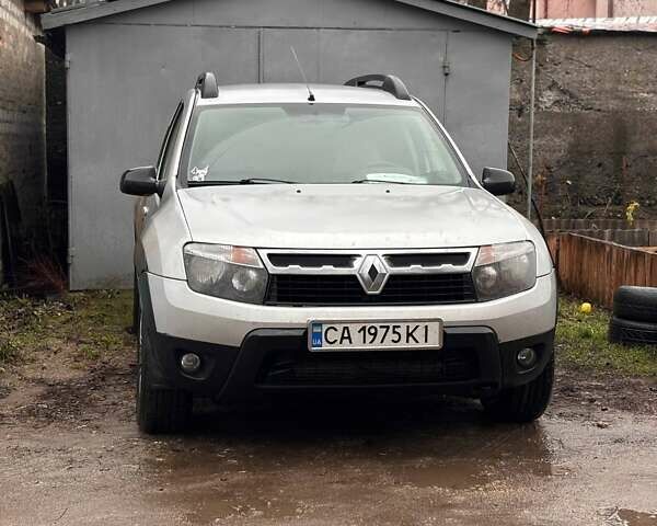 Серый Рено Дастер, объемом двигателя 1.46 л и пробегом 200 тыс. км за 8000 $, фото 1 на Automoto.ua