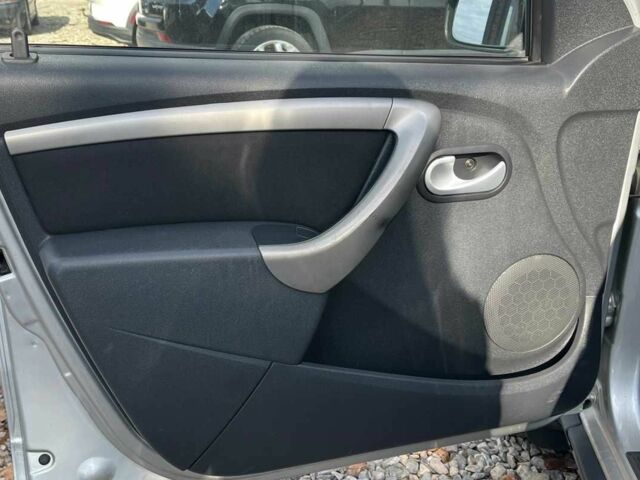 Сірий Рено Дастер, об'ємом двигуна 1.6 л та пробігом 111 тис. км за 8300 $, фото 21 на Automoto.ua