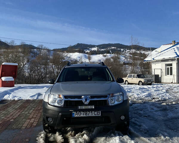 Серый Рено Дастер, объемом двигателя 1.46 л и пробегом 211 тыс. км за 6500 $, фото 1 на Automoto.ua