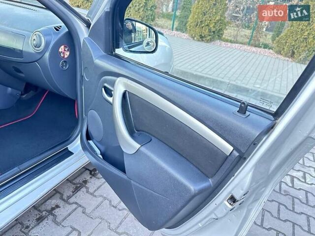 Сірий Рено Дастер, об'ємом двигуна 1.6 л та пробігом 105 тис. км за 8200 $, фото 11 на Automoto.ua