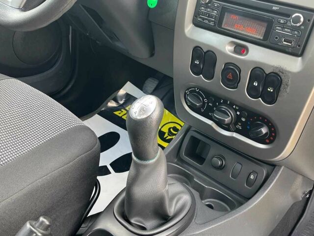 Сірий Рено Дастер, об'ємом двигуна 1.6 л та пробігом 111 тис. км за 8300 $, фото 13 на Automoto.ua