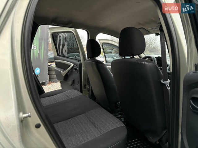 Сірий Рено Дастер, об'ємом двигуна 1.45 л та пробігом 297 тис. км за 8800 $, фото 16 на Automoto.ua