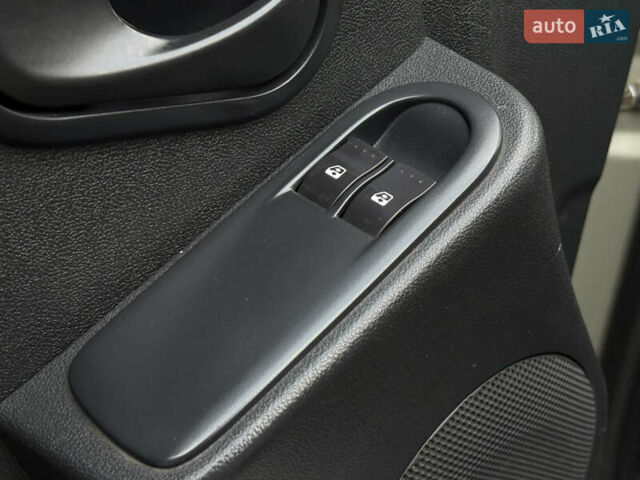 Сірий Рено Дастер, об'ємом двигуна 1.45 л та пробігом 297 тис. км за 8800 $, фото 11 на Automoto.ua