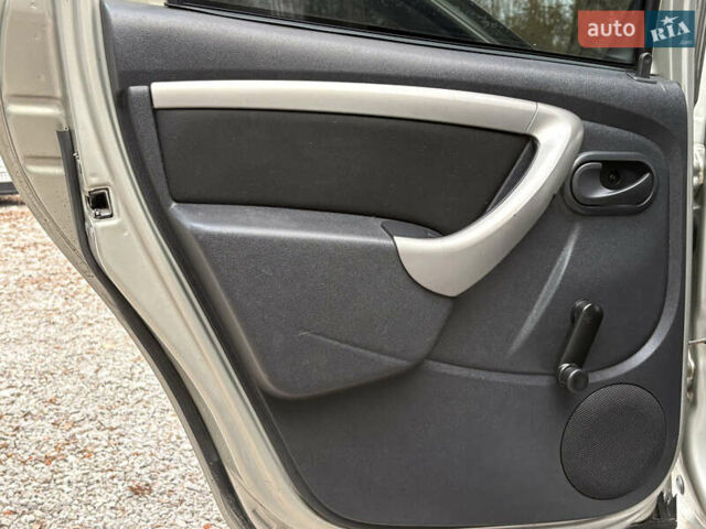 Сірий Рено Дастер, об'ємом двигуна 1.45 л та пробігом 297 тис. км за 8800 $, фото 15 на Automoto.ua
