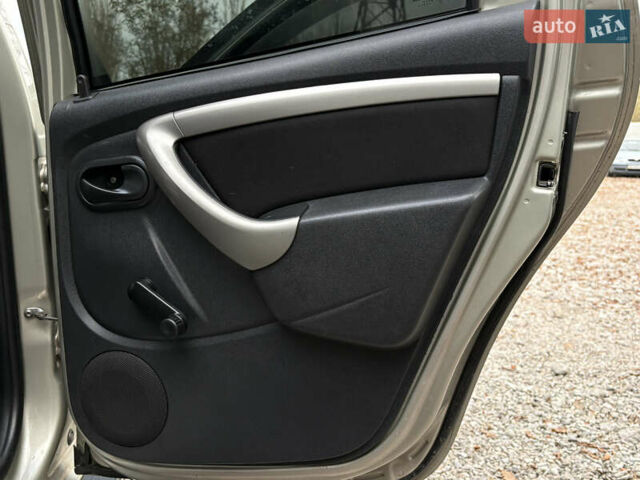 Сірий Рено Дастер, об'ємом двигуна 1.45 л та пробігом 297 тис. км за 8800 $, фото 17 на Automoto.ua