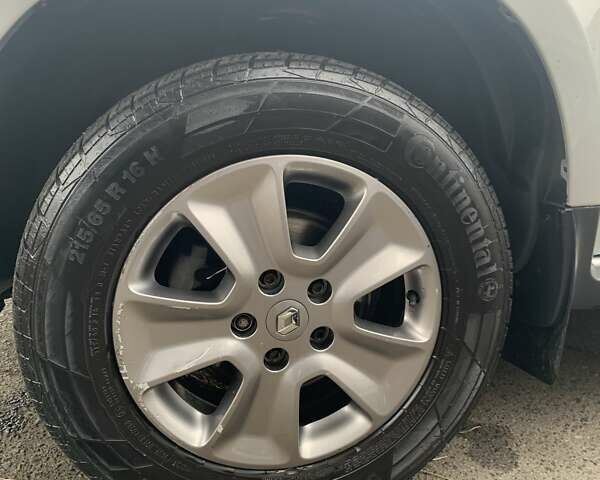 Серый Рено Дастер, объемом двигателя 1.46 л и пробегом 295 тыс. км за 9800 $, фото 3 на Automoto.ua