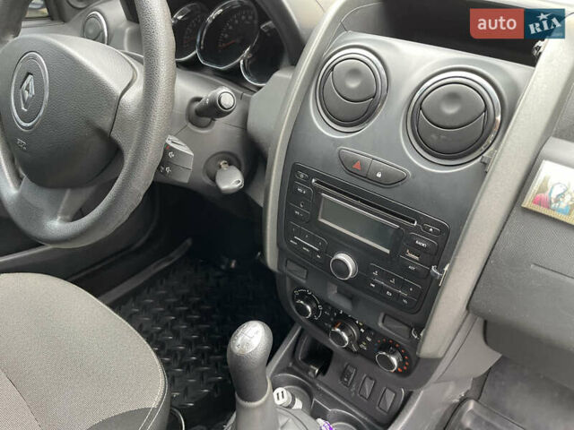 Серый Рено Дастер, объемом двигателя 1.5 л и пробегом 114 тыс. км за 10900 $, фото 4 на Automoto.ua