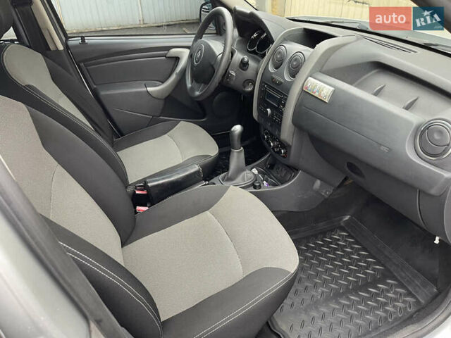 Серый Рено Дастер, объемом двигателя 1.5 л и пробегом 114 тыс. км за 10900 $, фото 19 на Automoto.ua