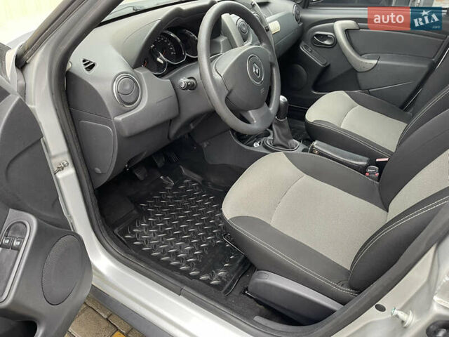 Серый Рено Дастер, объемом двигателя 1.5 л и пробегом 114 тыс. км за 10900 $, фото 5 на Automoto.ua