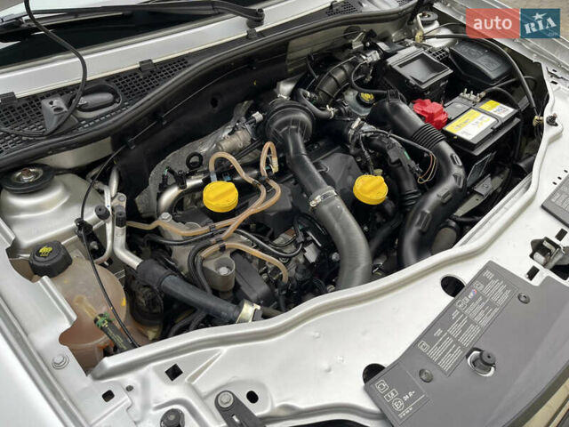 Серый Рено Дастер, объемом двигателя 1.5 л и пробегом 114 тыс. км за 10900 $, фото 10 на Automoto.ua