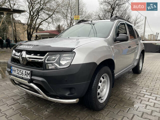 Серый Рено Дастер, объемом двигателя 1.5 л и пробегом 114 тыс. км за 10900 $, фото 3 на Automoto.ua