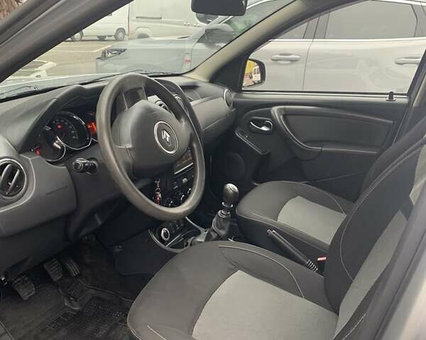 Серый Рено Дастер, объемом двигателя 1.46 л и пробегом 295 тыс. км за 9800 $, фото 4 на Automoto.ua