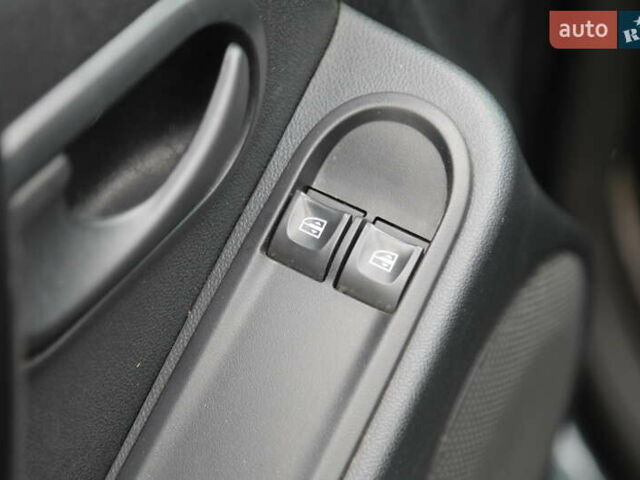 Серый Рено Дастер, объемом двигателя 1.46 л и пробегом 136 тыс. км за 12000 $, фото 19 на Automoto.ua