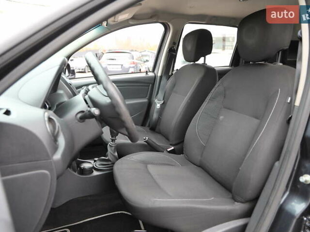 Серый Рено Дастер, объемом двигателя 1.46 л и пробегом 136 тыс. км за 12000 $, фото 6 на Automoto.ua