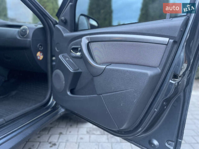 Рено Дастер 2016 в Сарнах на Automoto.ua Серый Рено Дастер, объемом двигателя 1.46 л и пробегом 255 тыс. км за 10300 $, фото 29 на Automoto.ua