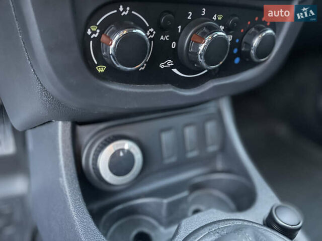 Рено Дастер 2016 в Сарнах на Automoto.ua Серый Рено Дастер, объемом двигателя 1.46 л и пробегом 255 тыс. км за 10300 $, фото 21 на Automoto.ua