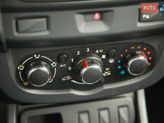 Серый Рено Дастер, объемом двигателя 1.46 л и пробегом 136 тыс. км за 12000 $, фото 16 на Automoto.ua