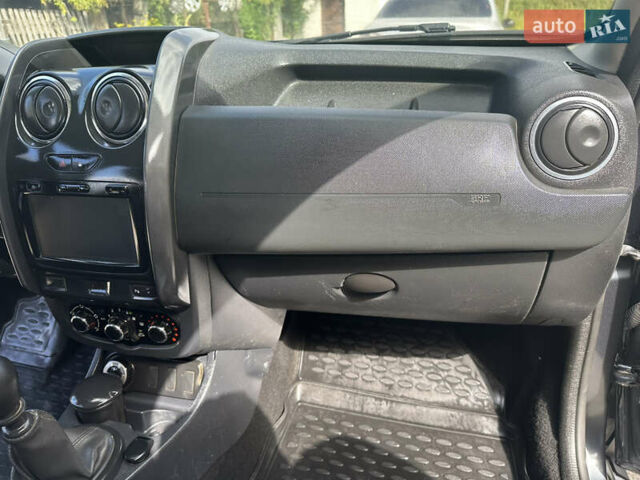 Серый Рено Дастер, объемом двигателя 1.46 л и пробегом 170 тыс. км за 8700 $, фото 13 на Automoto.ua