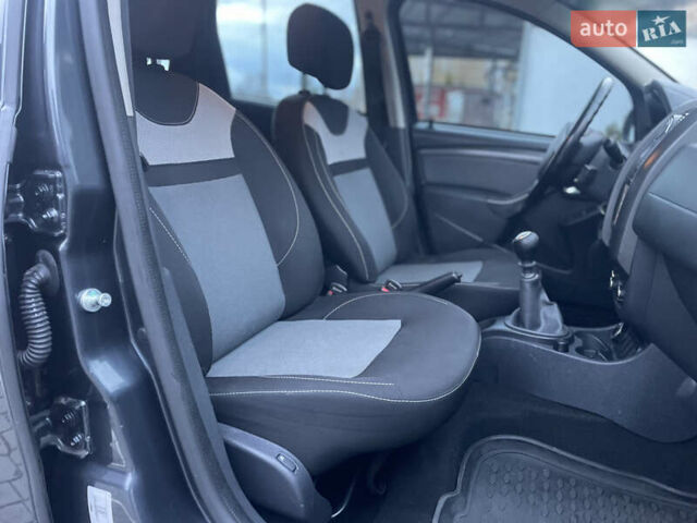 Рено Дастер 2016 в Сарнах на Automoto.ua Серый Рено Дастер, объемом двигателя 1.46 л и пробегом 255 тыс. км за 10300 $, фото 31 на Automoto.ua