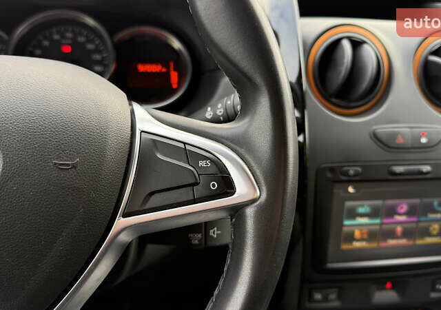 Серый Рено Дастер, объемом двигателя 1.6 л и пробегом 92 тыс. км за 11800 $, фото 27 на Automoto.ua