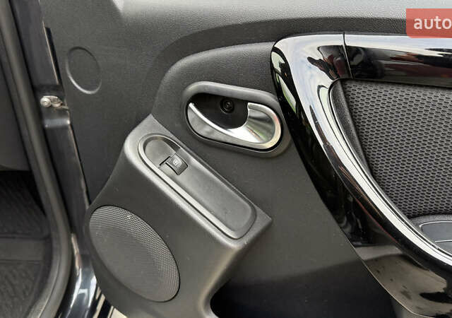 Серый Рено Дастер, объемом двигателя 1.6 л и пробегом 92 тыс. км за 11800 $, фото 46 на Automoto.ua