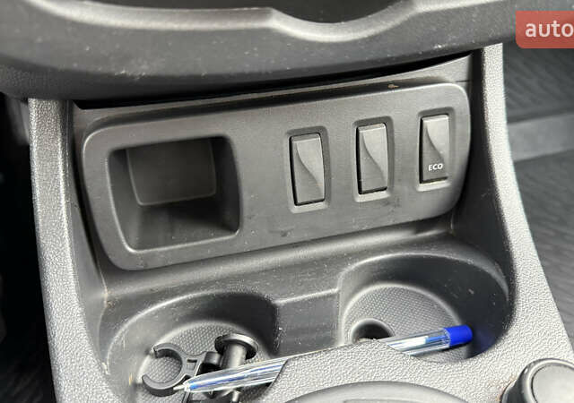 Серый Рено Дастер, объемом двигателя 1.6 л и пробегом 92 тыс. км за 11800 $, фото 29 на Automoto.ua