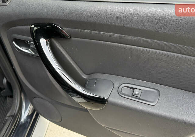 Серый Рено Дастер, объемом двигателя 1.6 л и пробегом 92 тыс. км за 11800 $, фото 41 на Automoto.ua