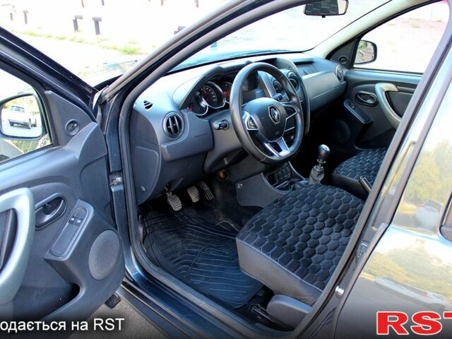 Серый Рено Дастер, объемом двигателя 1.5 л и пробегом 230 тыс. км за 9700 $, фото 5 на Automoto.ua