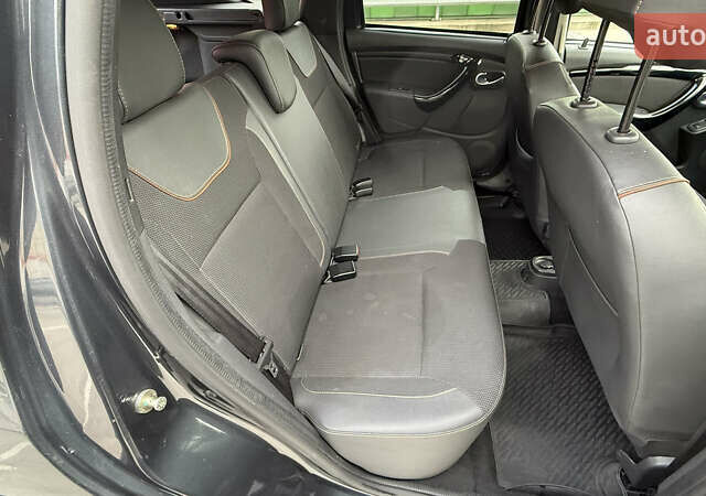 Серый Рено Дастер, объемом двигателя 1.6 л и пробегом 92 тыс. км за 11800 $, фото 43 на Automoto.ua