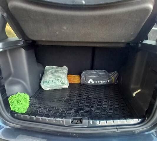 Серый Рено Дастер, объемом двигателя 1.46 л и пробегом 82 тыс. км за 12600 $, фото 11 на Automoto.ua