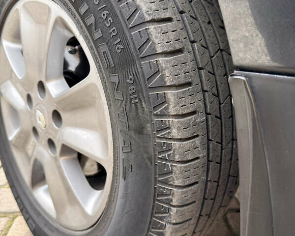 Серый Рено Дастер, объемом двигателя 1.46 л и пробегом 82 тыс. км за 13900 $, фото 11 на Automoto.ua