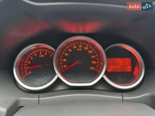 Серый Рено Дастер, объемом двигателя 1.46 л и пробегом 131 тыс. км за 12500 $, фото 7 на Automoto.ua