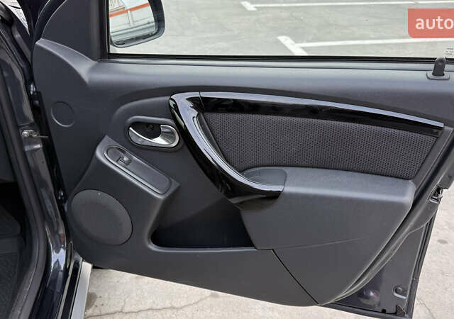 Серый Рено Дастер, объемом двигателя 1.6 л и пробегом 92 тыс. км за 11800 $, фото 45 на Automoto.ua