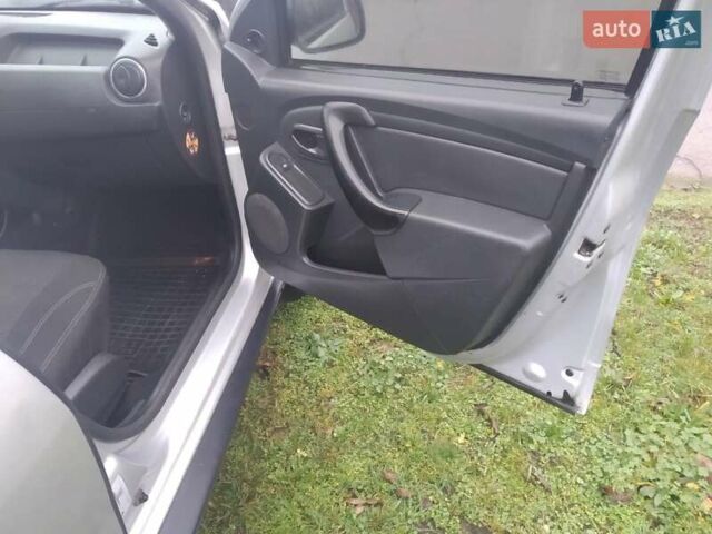 Сірий Рено Дастер, об'ємом двигуна 1.5 л та пробігом 191 тис. км за 11500 $, фото 4 на Automoto.ua