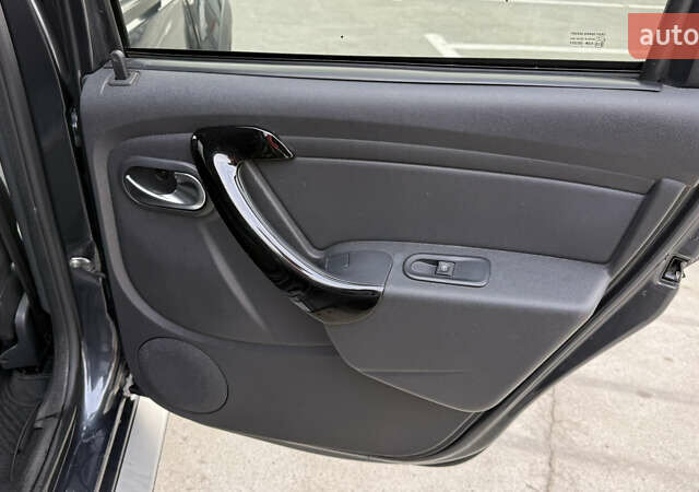 Серый Рено Дастер, объемом двигателя 1.6 л и пробегом 92 тыс. км за 11800 $, фото 39 на Automoto.ua