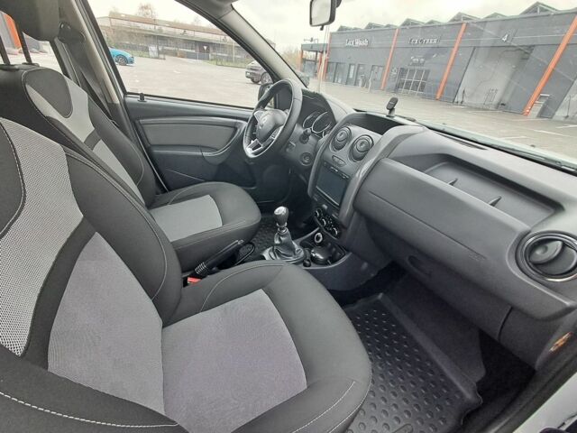 Серый Рено Дастер, объемом двигателя 0 л и пробегом 224 тыс. км за 7999 $, фото 12 на Automoto.ua