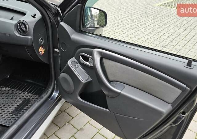 Серый Рено Дастер, объемом двигателя 1.46 л и пробегом 82 тыс. км за 14000 $, фото 12 на Automoto.ua