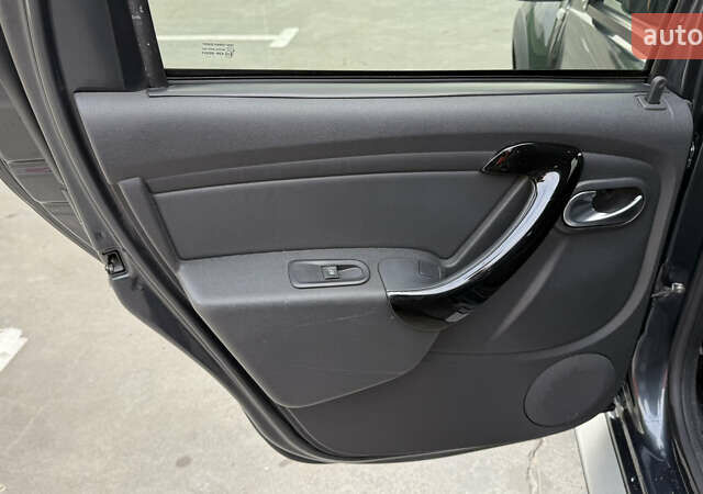 Серый Рено Дастер, объемом двигателя 1.6 л и пробегом 92 тыс. км за 11800 $, фото 33 на Automoto.ua