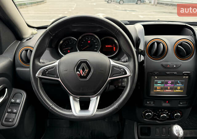 Серый Рено Дастер, объемом двигателя 1.6 л и пробегом 92 тыс. км за 11800 $, фото 53 на Automoto.ua