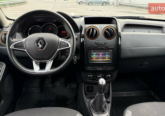 Серый Рено Дастер, объемом двигателя 1.6 л и пробегом 92 тыс. км за 11800 $, фото 52 на Automoto.ua