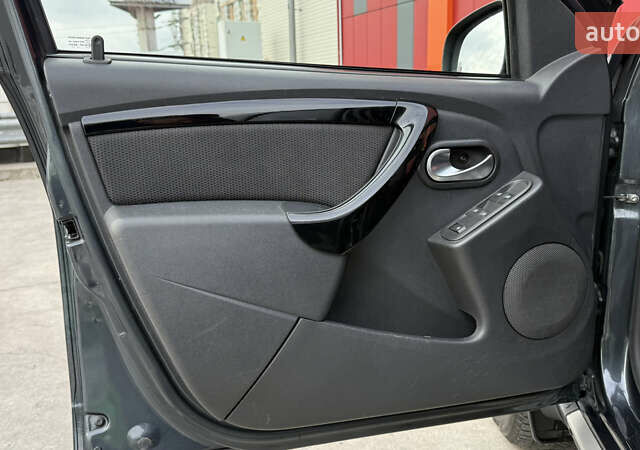 Серый Рено Дастер, объемом двигателя 1.6 л и пробегом 92 тыс. км за 11800 $, фото 17 на Automoto.ua