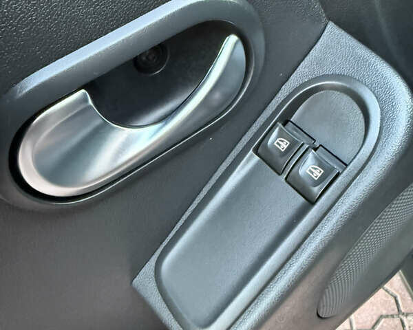 Сірий Рено Дастер, об'ємом двигуна 1.5 л та пробігом 83 тис. км за 13950 $, фото 51 на Automoto.ua