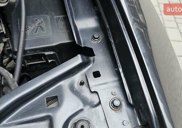 Серый Рено Дастер, объемом двигателя 1.46 л и пробегом 82 тыс. км за 14000 $, фото 28 на Automoto.ua