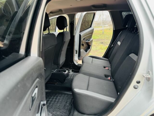 Серый Рено Дастер, объемом двигателя 1.5 л и пробегом 57 тыс. км за 18500 $, фото 9 на Automoto.ua