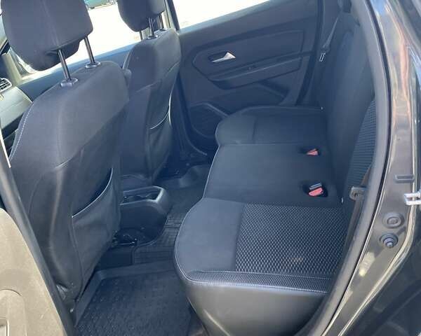 Серый Рено Дастер, объемом двигателя 1.5 л и пробегом 312 тыс. км за 13000 $, фото 10 на Automoto.ua